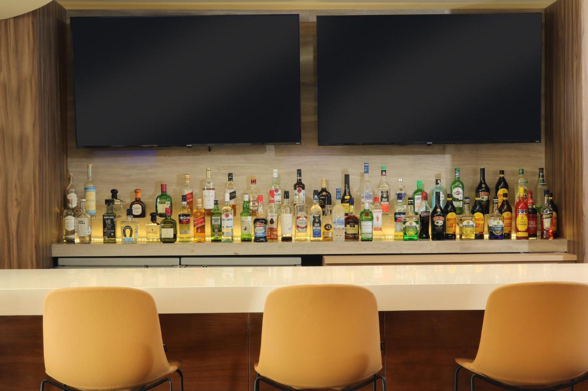 假日酒店里约提华纳店 外观 照片